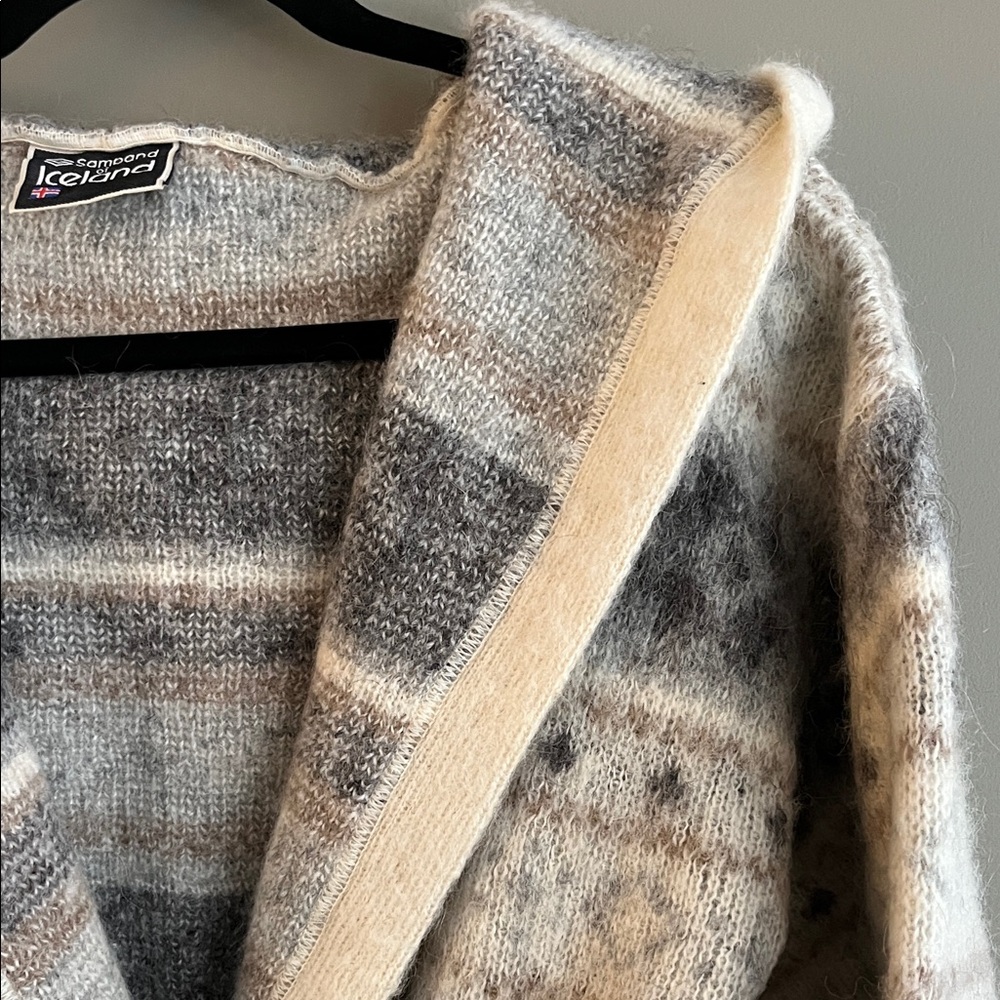 SAMBAND OF ICELAND Hooded Wool Cardigan - Gray and Cream Pattern - Picture 5 of 15